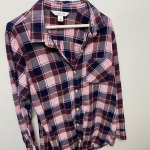 Old Navy women’s long sleeve plaid flannel shirt